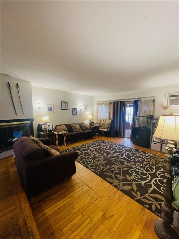 12 Kingsbridge Avenue Image 4