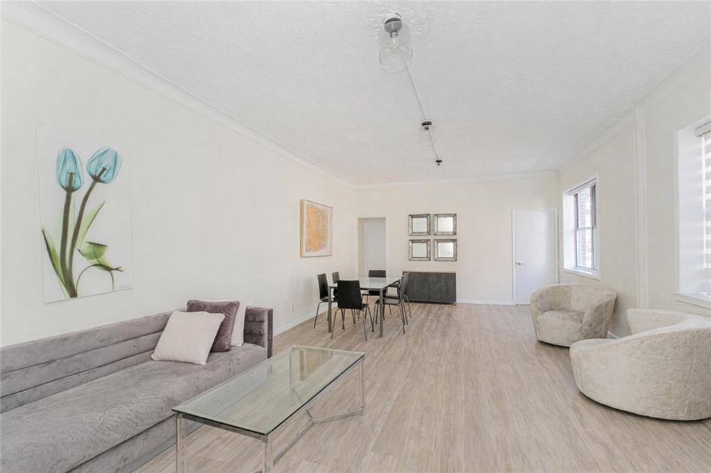 301 Avenue N Image 3