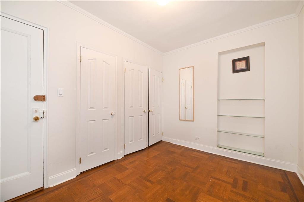 110 Shore Boulevard 5A Image 3