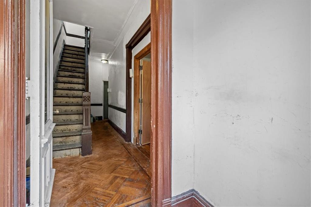 593 Bainbridge Street Image 3