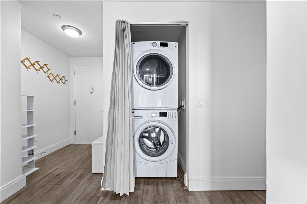 1501 Voorhies Avenue 27D Image 3