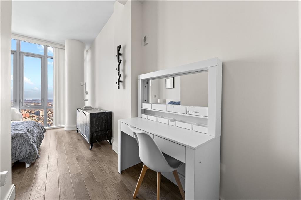 1501 Voorhies Avenue 27D Image 5