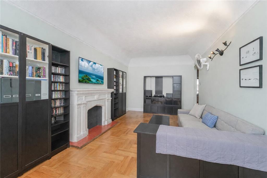 2131 East 36th Street Image 4