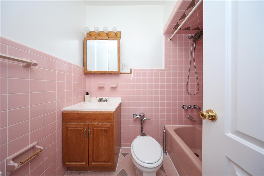 46 Bay 37th Street, Brooklyn, New York, 11214 image 32