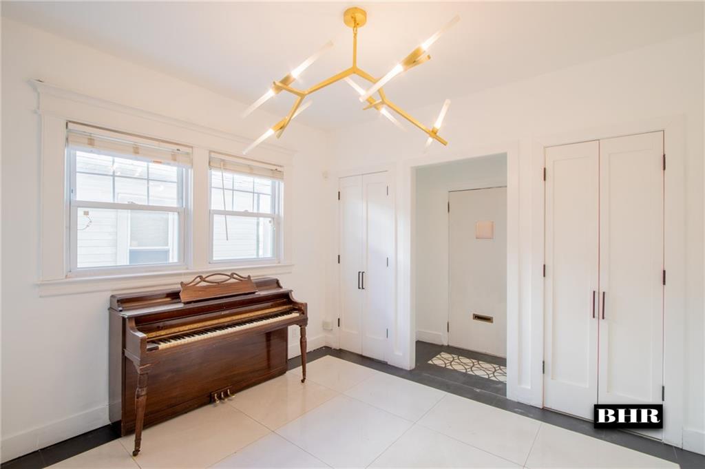 154 Beaumont Street, Brooklyn, New York, 11235 image 8