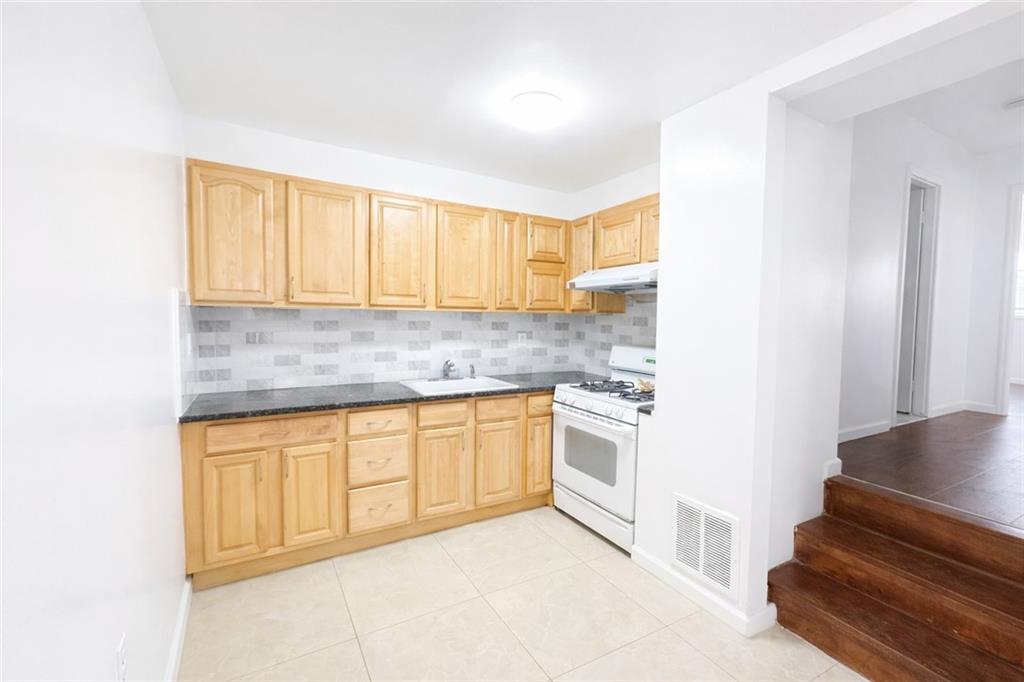 17 Alexander Avenue Image 2