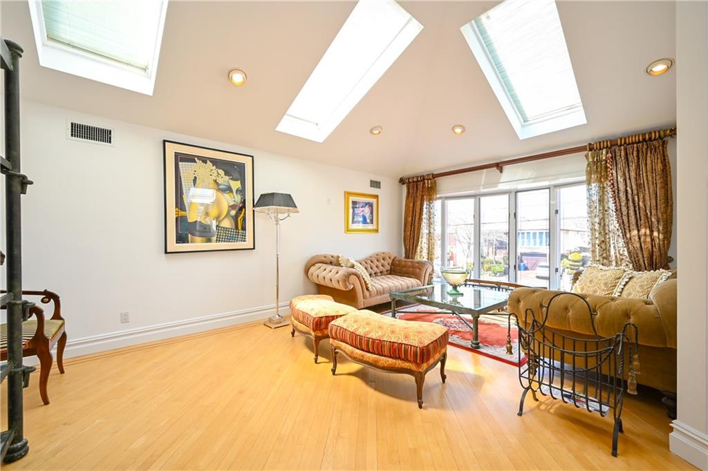 2743 East 66th Street Image 5