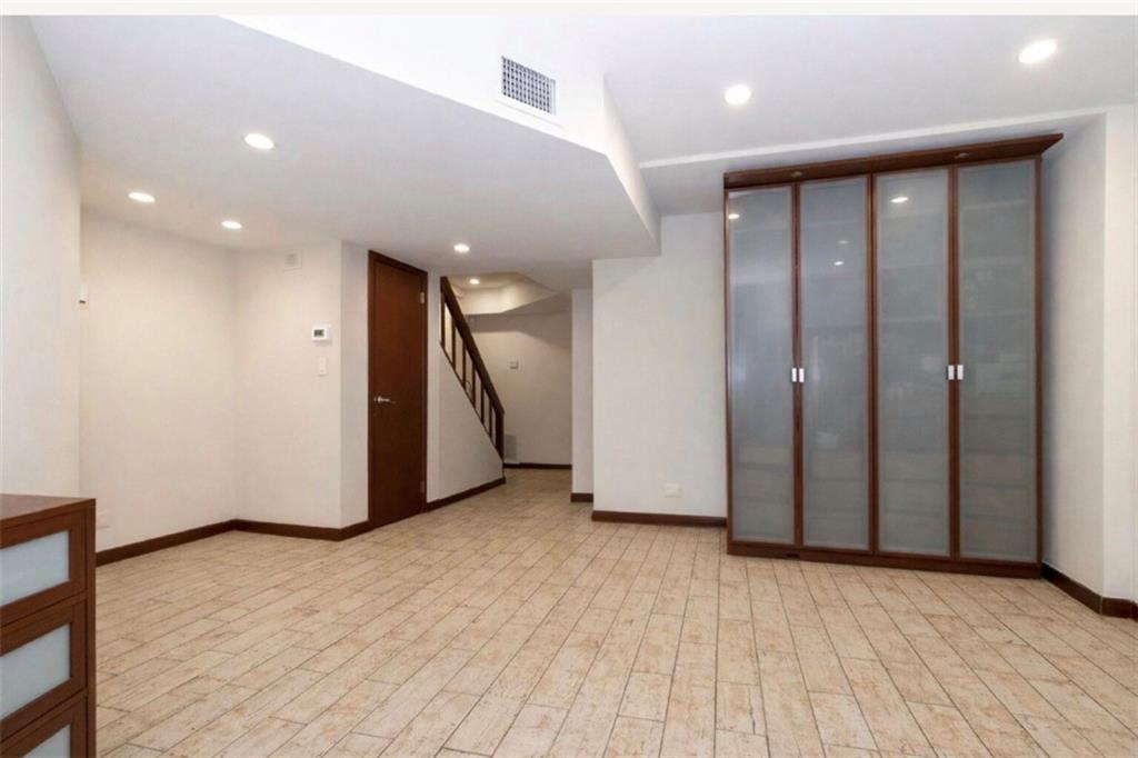 20 Corbin Place, Brooklyn, New York, 11235 image 23