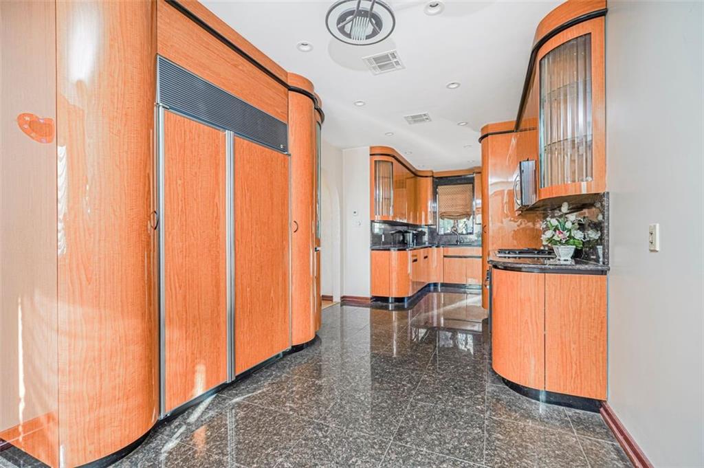 105 Kensington Street, Brooklyn, New York, 11235 image 11