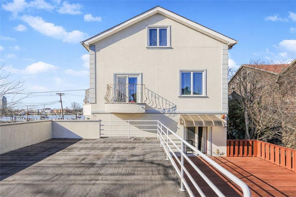 105 Kensington Street, Brooklyn, New York, 11235 image 15