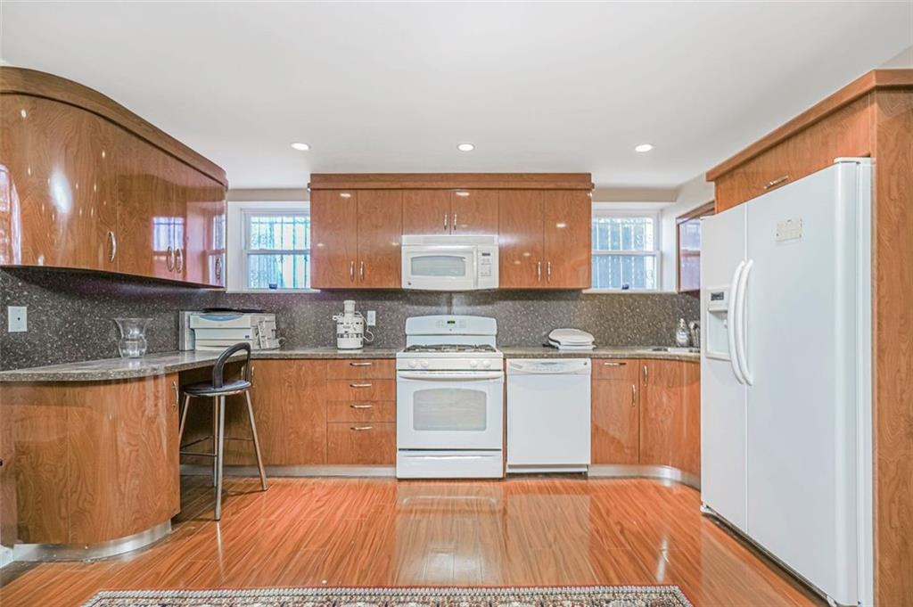 105 Kensington Street, Brooklyn, New York, 11235 image 41
