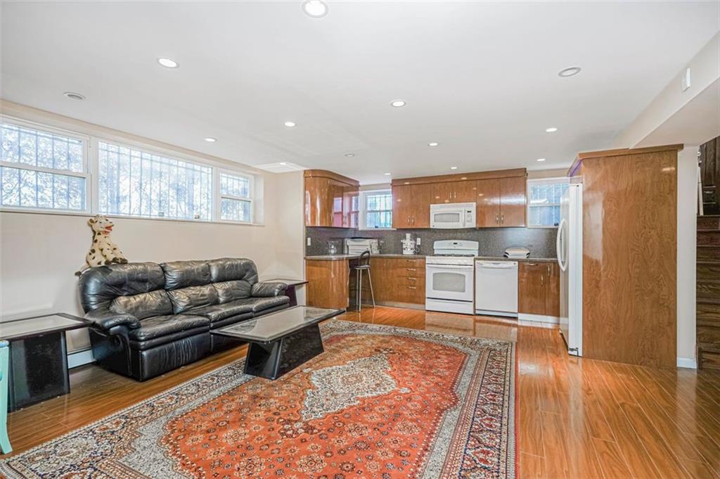 105 Kensington Street, Brooklyn, New York, 11235 image 42