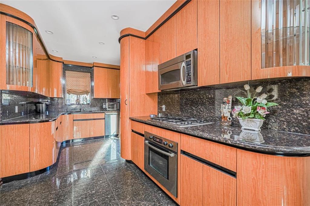 105 Kensington Street, Brooklyn, New York, 11235 image 10