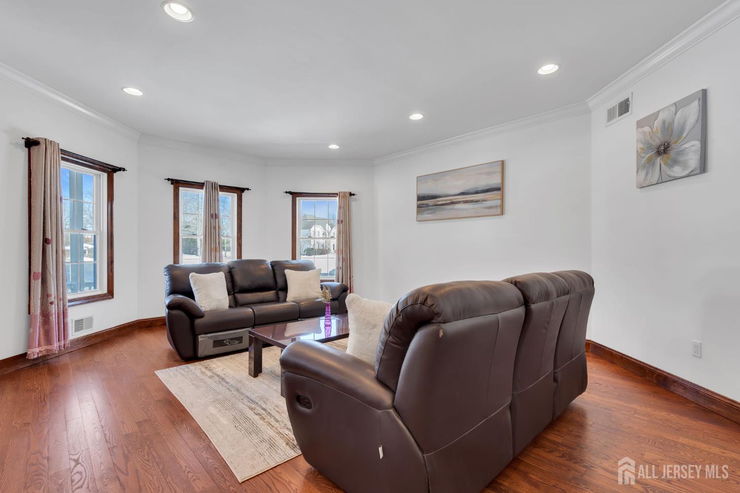 3251 Premier Place Image 4