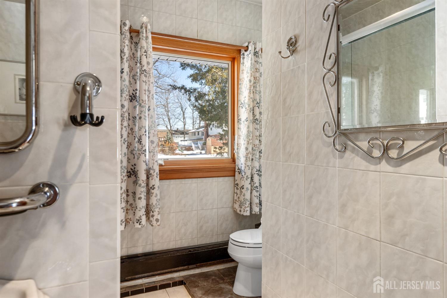 786 Wood Avenue, Colonia, NJ, 07067 image 17