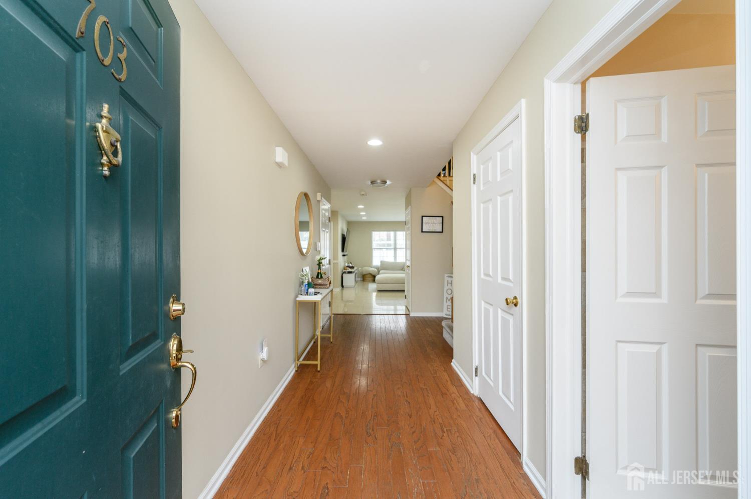 703 Carnaby Lane Image 4