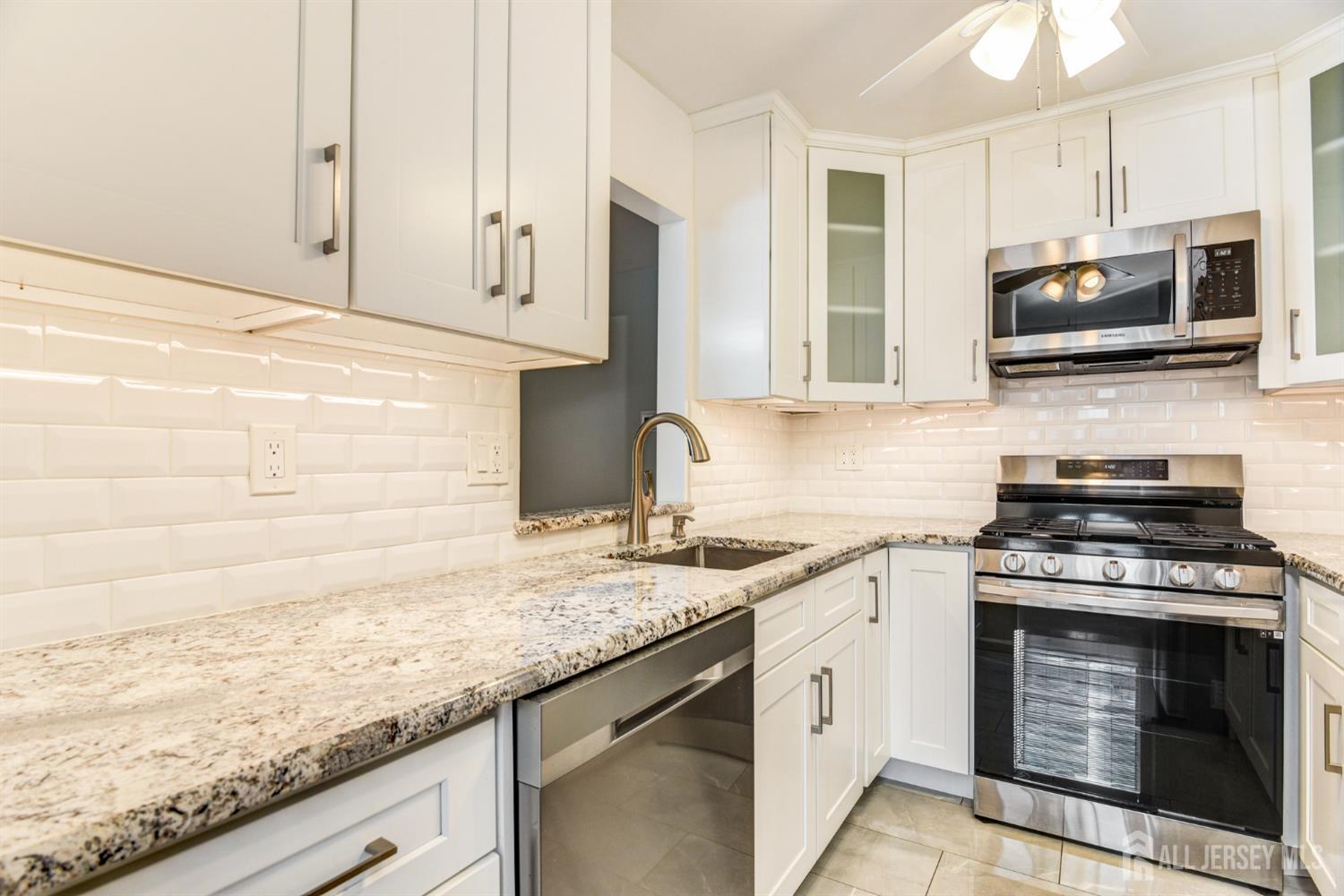 902 Harbor Club Drive Image 2