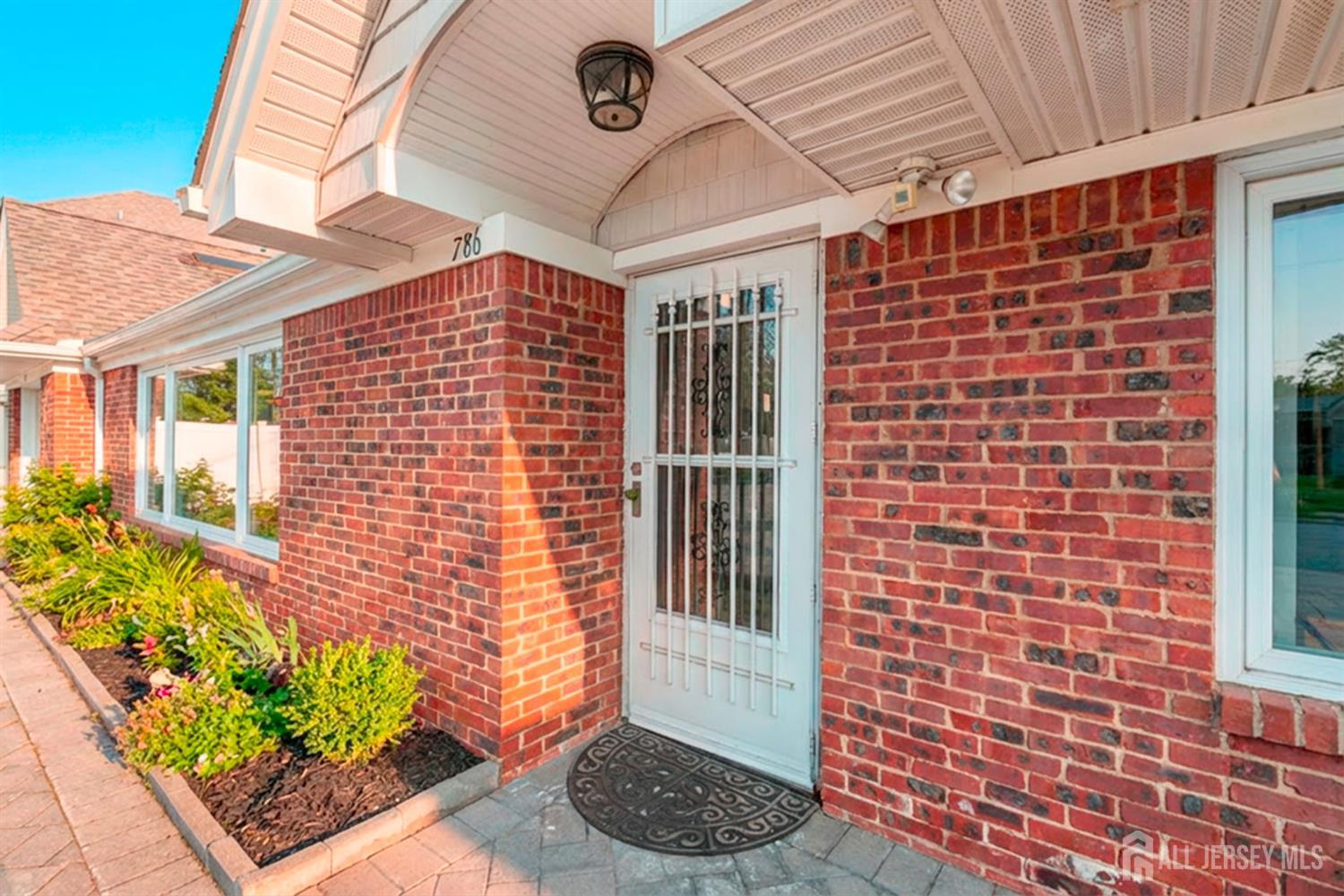 786 Wood Avenue Image 3