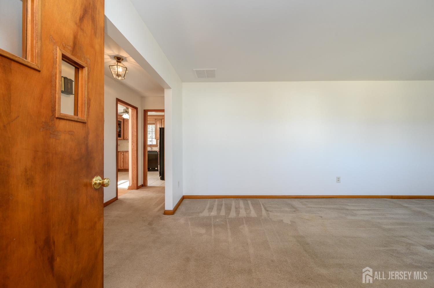 31 W Grochowiak Street Image 4