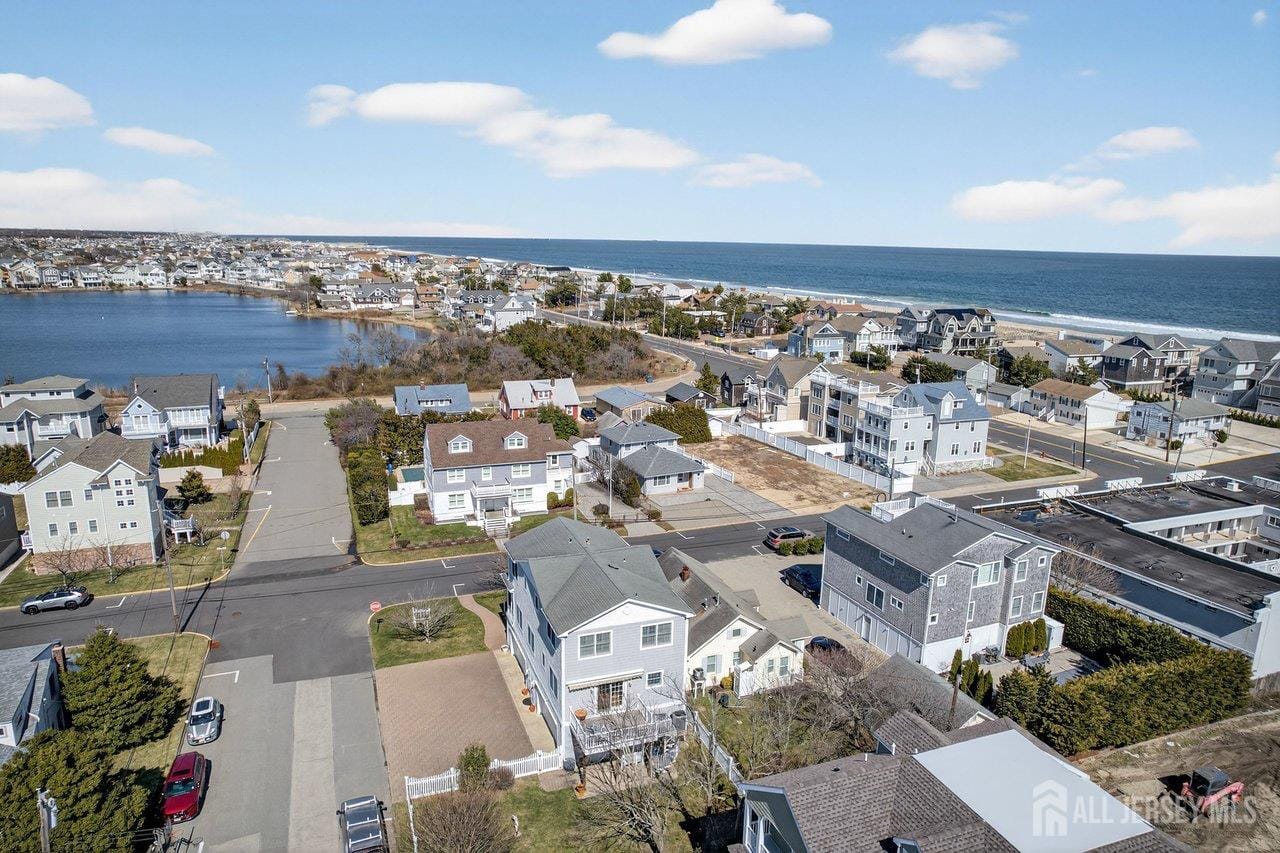 210 CARTER Avenue Image 5