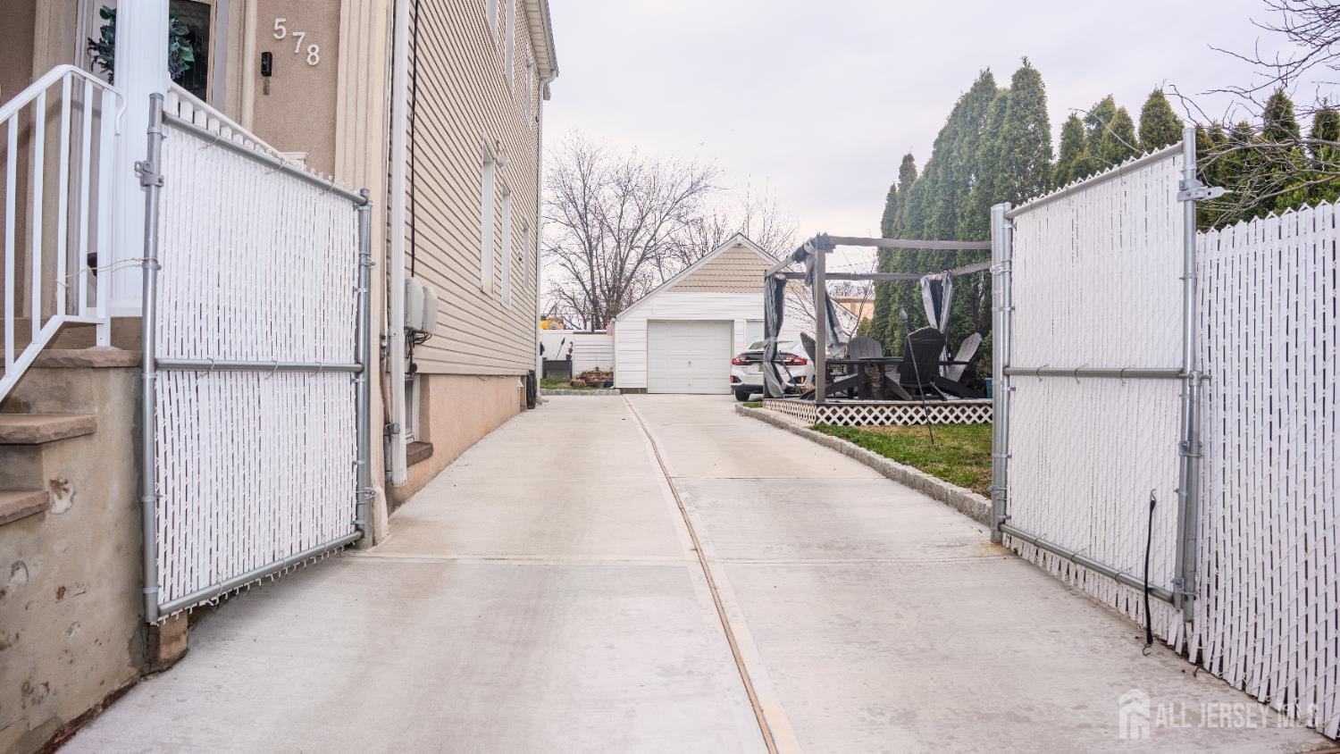 578 Sayre Avenue Image 2