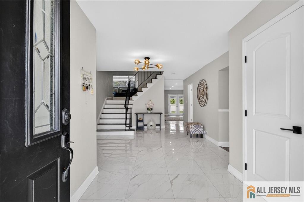 16 Colonial Drive Image 3