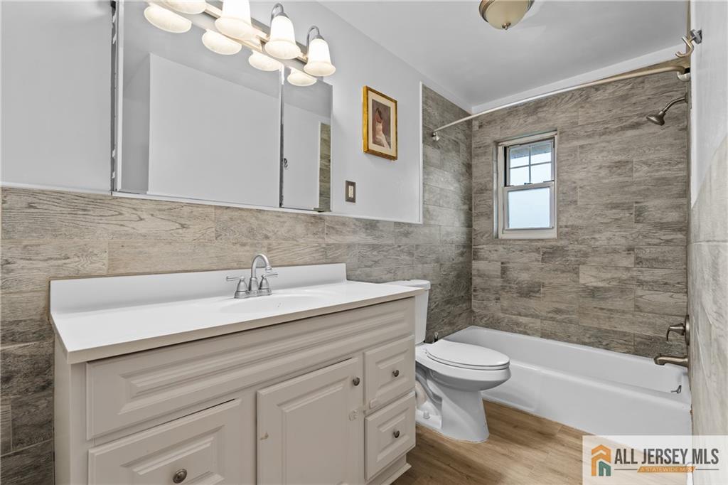 132 The Orchard L Image 3