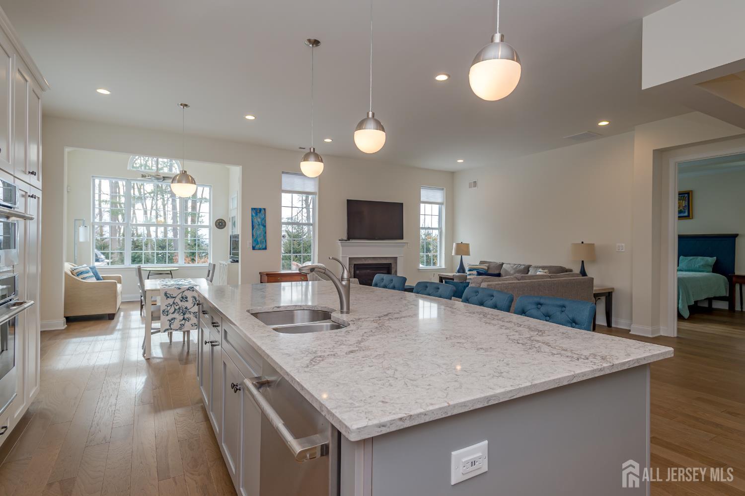 3 Inter Lachen Court Image 5