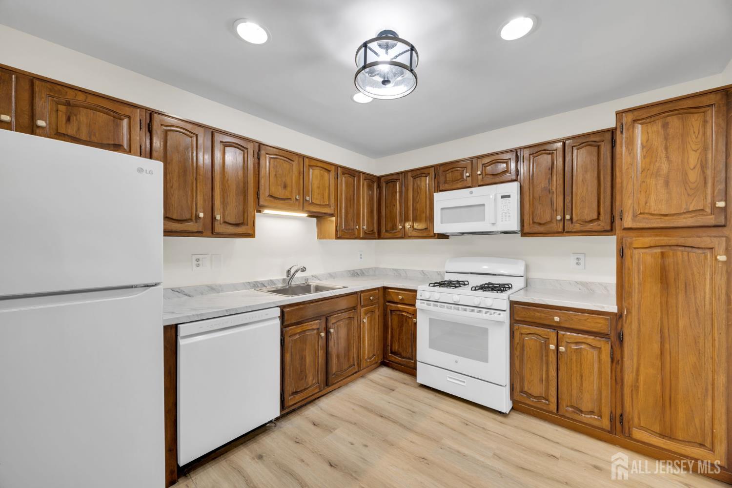 113 Heather Court 113, Edison, NJ, 08820 image 12