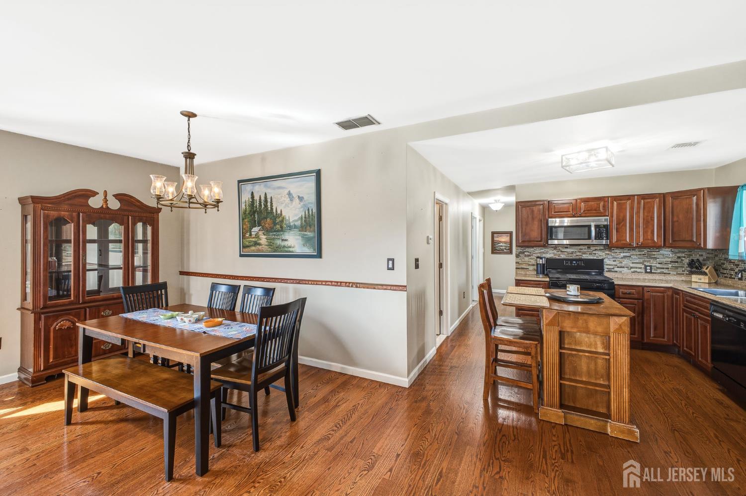 911 Harris Avenue Image 3