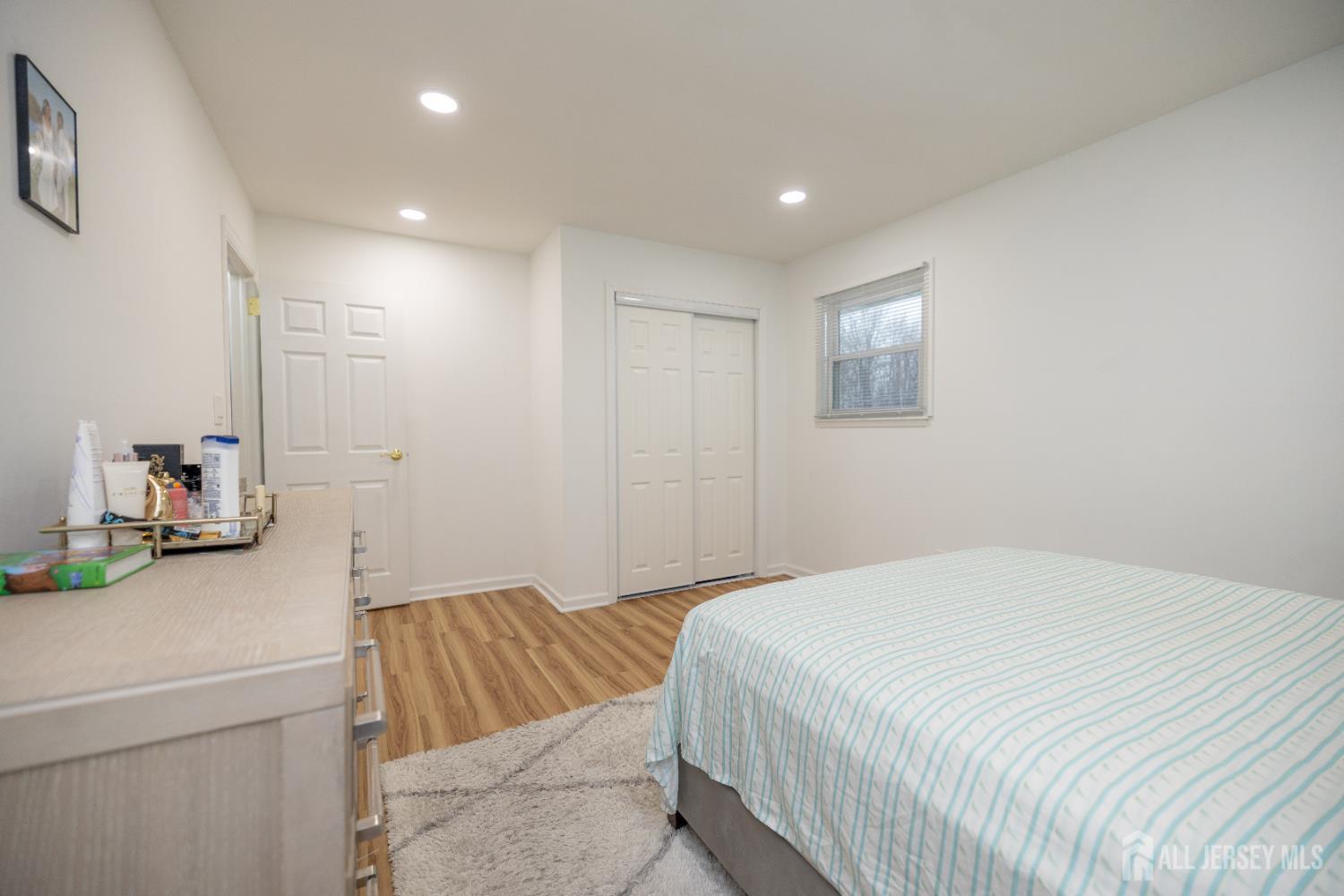 175 E Rosewood Lane Image 3