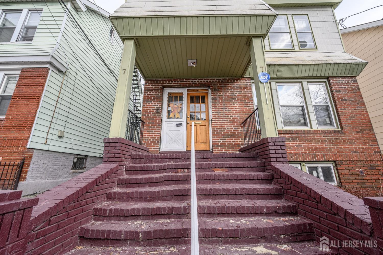 7 Mapes Terrace Image 3