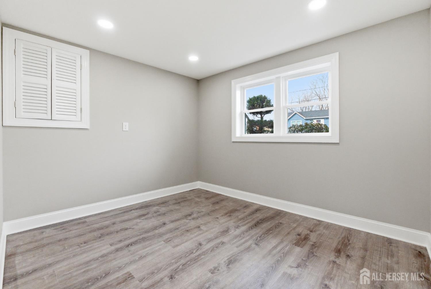 215 Oakmanor Parkway Image 3