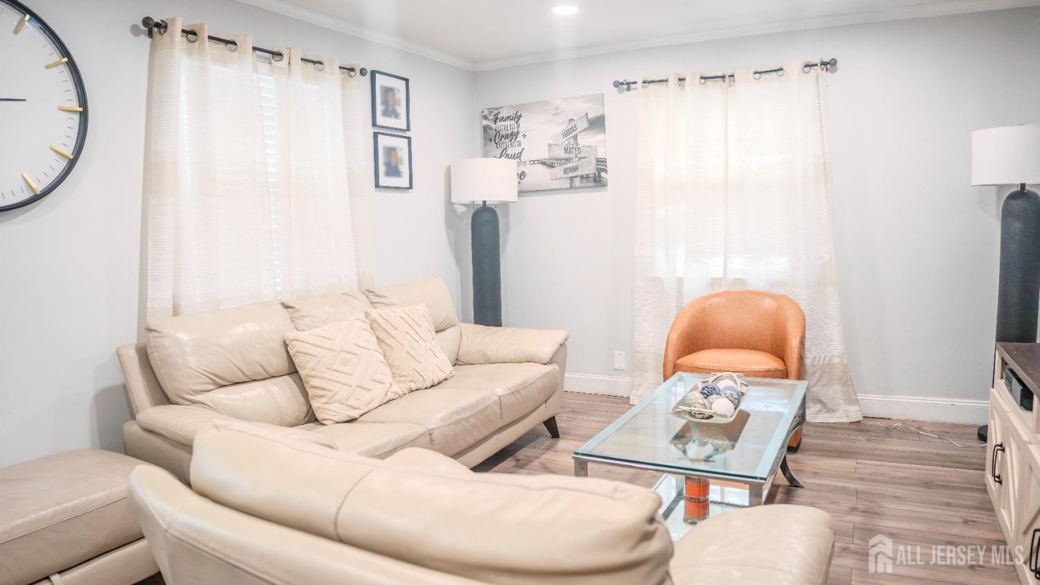 636 Lee Street Image 3