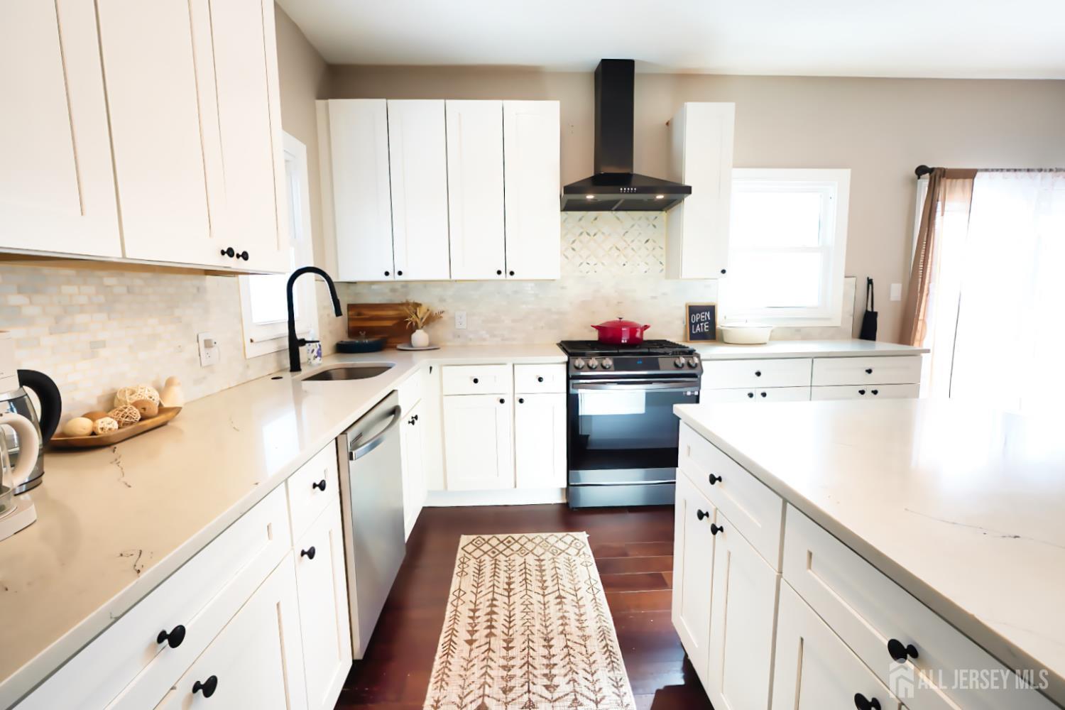 28 E Duchess Avenue, Middletown, NJ, 07748