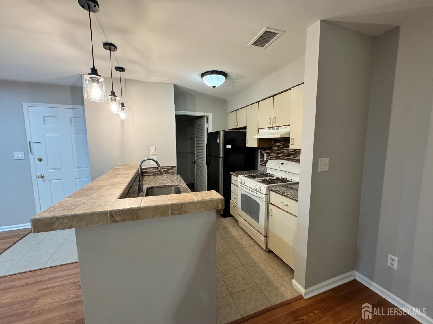 208 Blew Court, East Brunswick, NJ, 08816 image 21