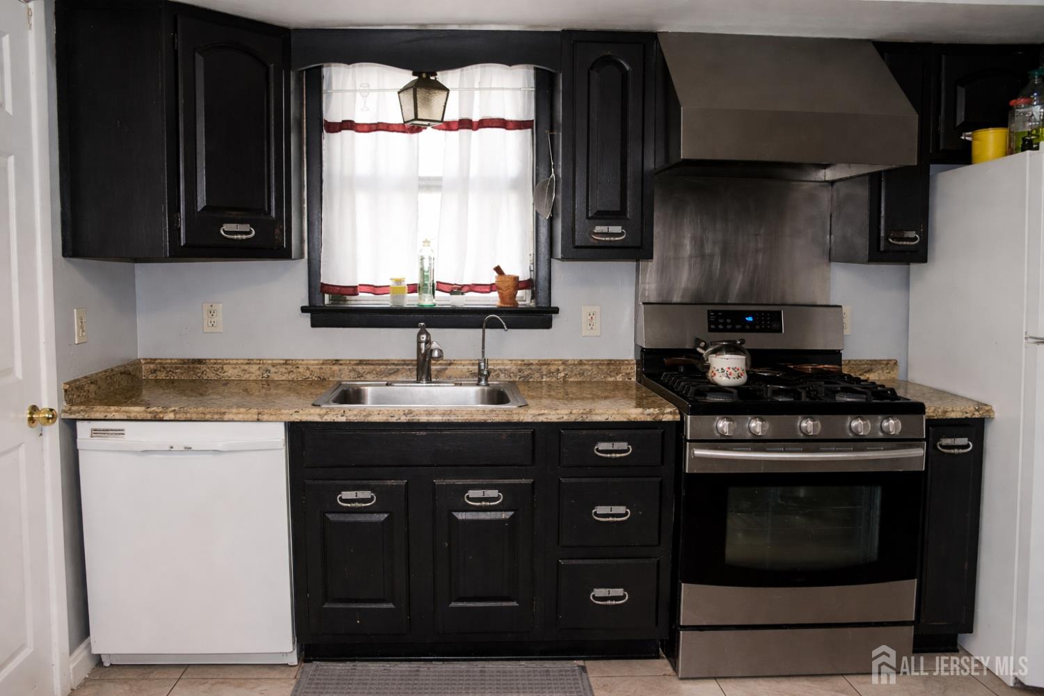 556 Compton Avenue, Perth Amboy, NJ, 08861 image 13