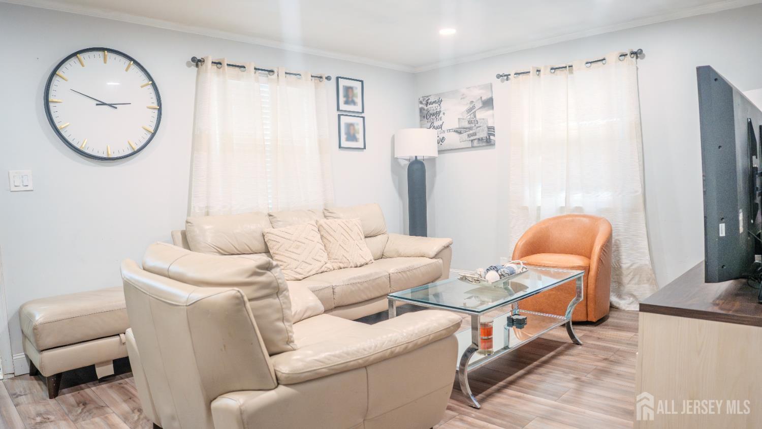 636 Lee Street Image 4