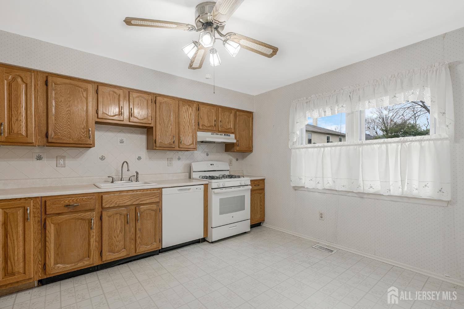 1 Tree Top Road, Middlesex, NJ, 08846 image 10