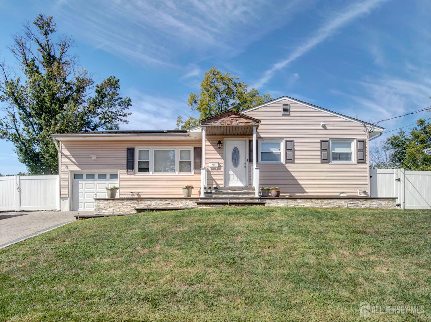 17 Thelma Court, Colonia, NJ, 07067