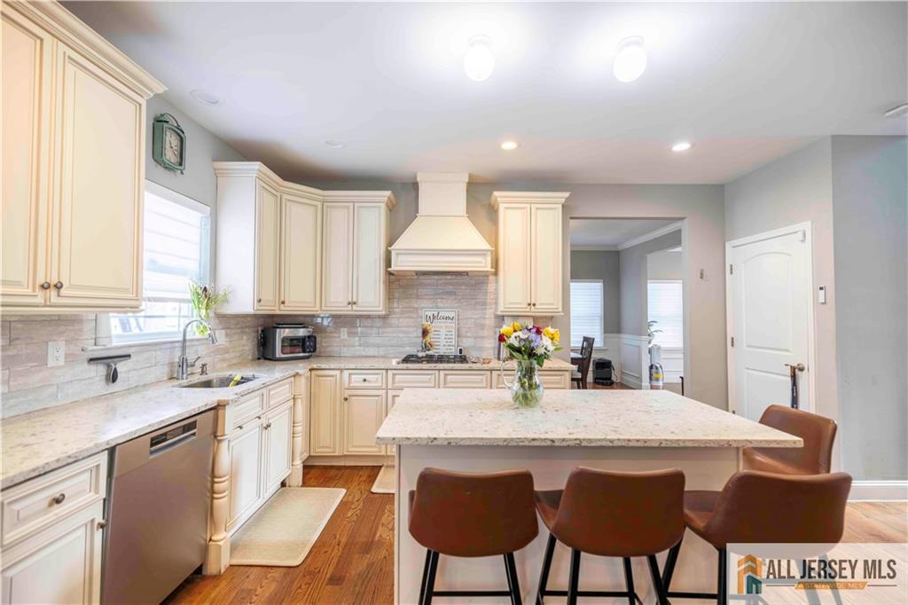 628 New Dover Road Image 3