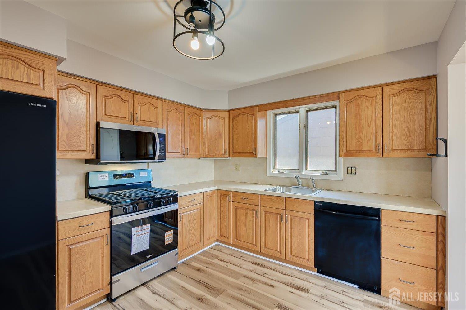 76 Pleasant Avenue, Iselin, NJ, 08830 image 20