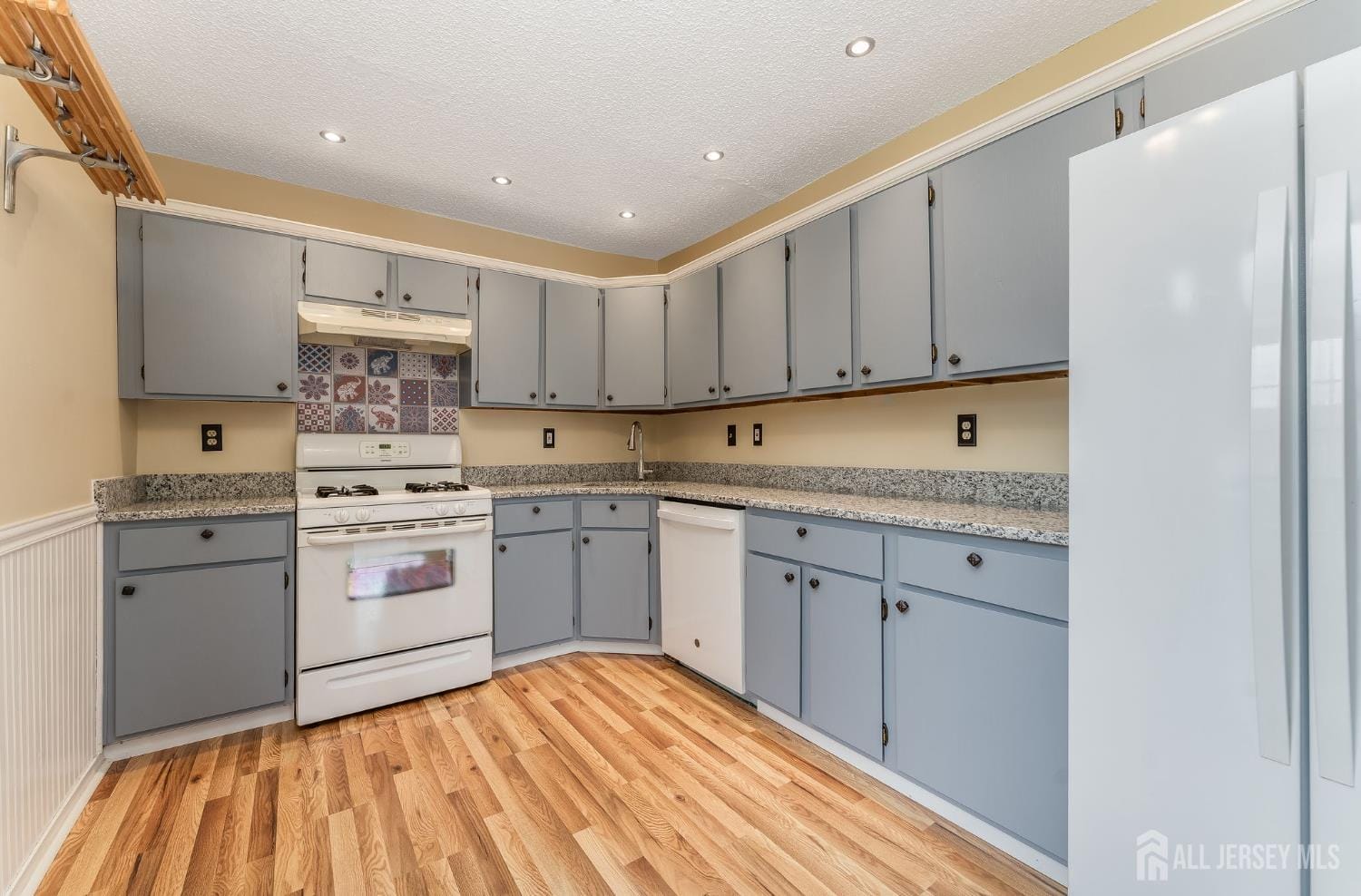 382 Hadleigh Lane, North Brunswick, NJ, 08902 image 13