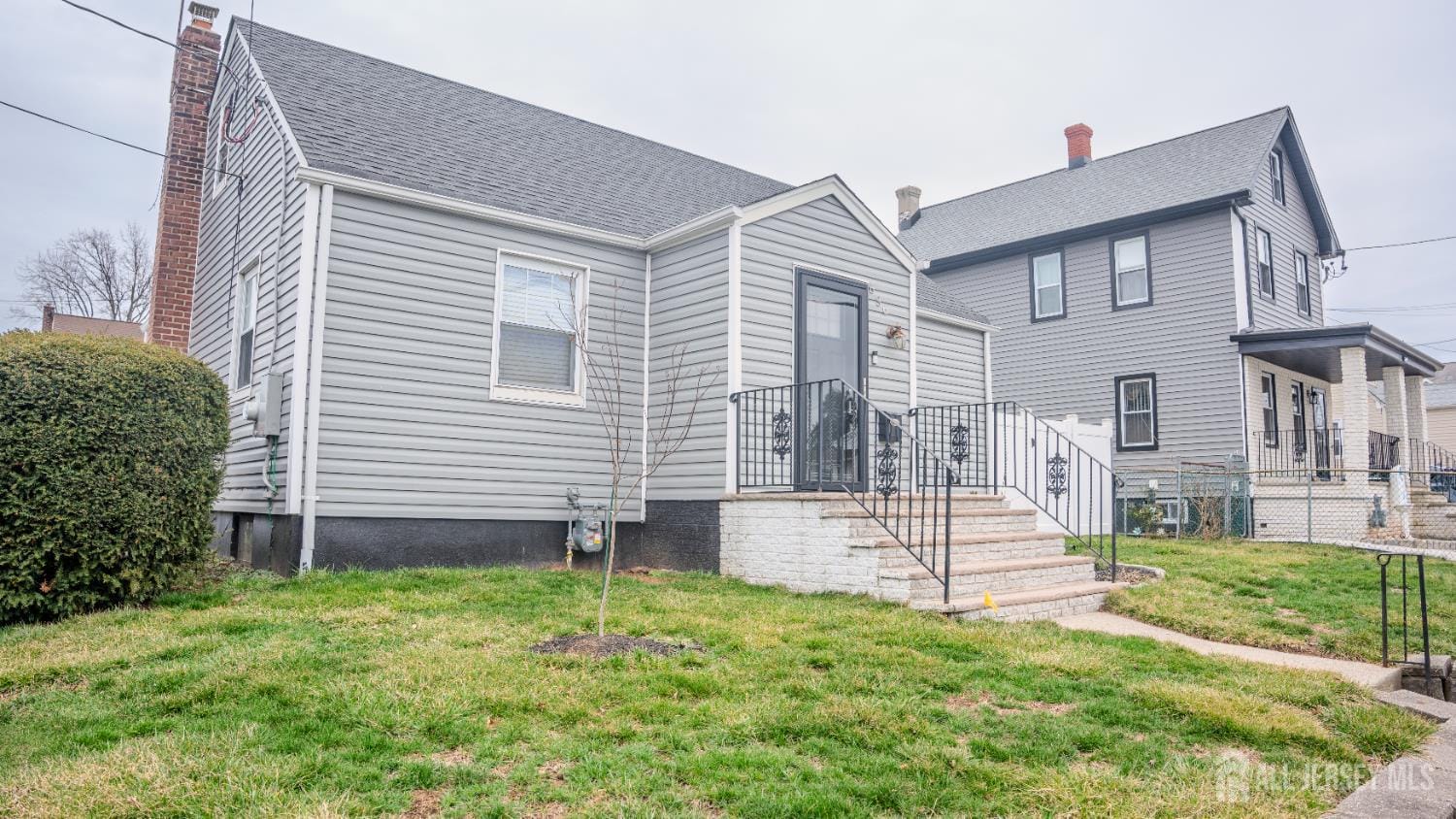 636 Lee Street Image 2