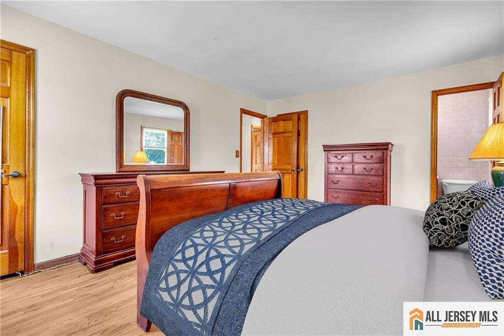 8 Whitehall Avenue, Edison, NJ, 08820 image 16