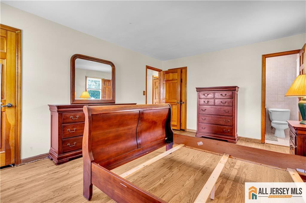 8 Whitehall Avenue, Edison, NJ, 08820 image 17