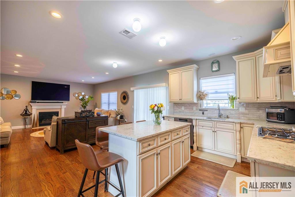 628 New Dover Road Image 4