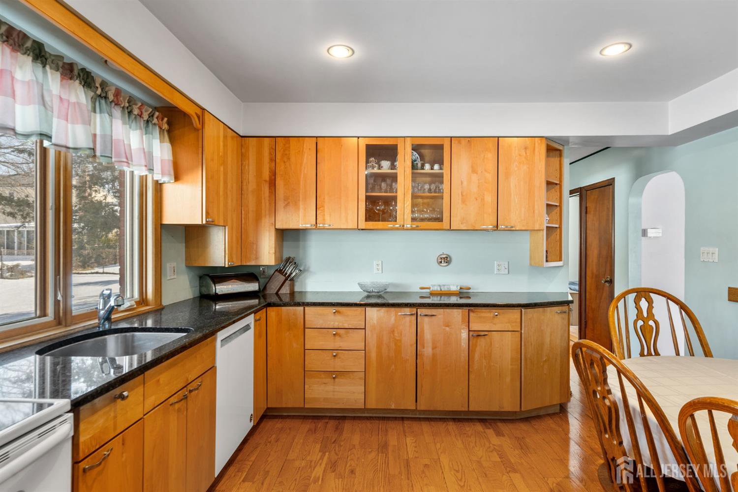 786 Wood Avenue, Colonia, NJ, 07067 image 14