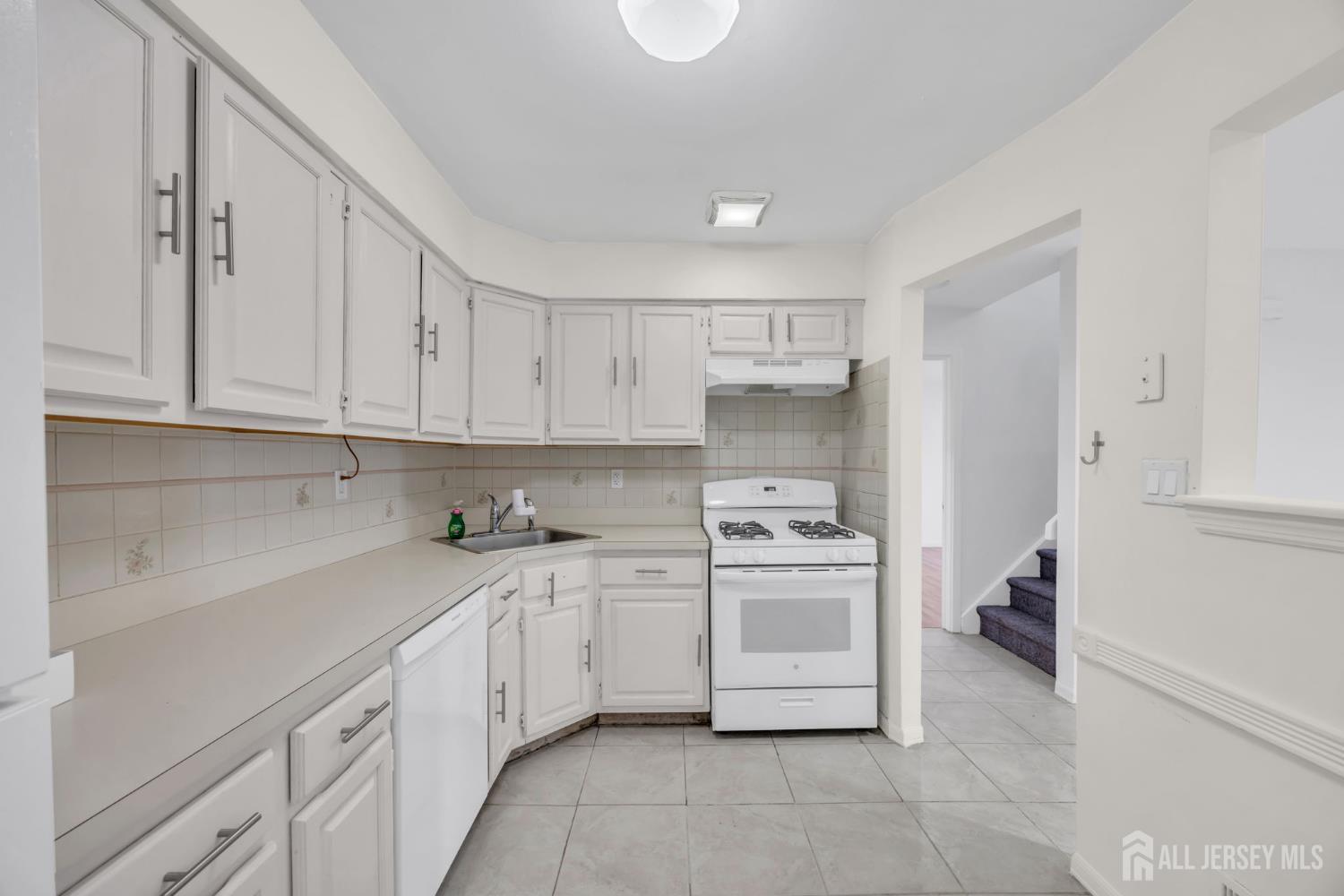 303 Michaels Court, Woodbridge Proper, NJ, 07095 image 8