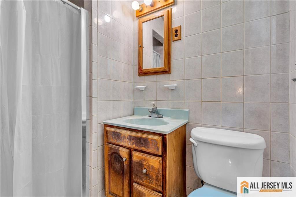 8 Whitehall Avenue, Edison, NJ, 08820 image 18